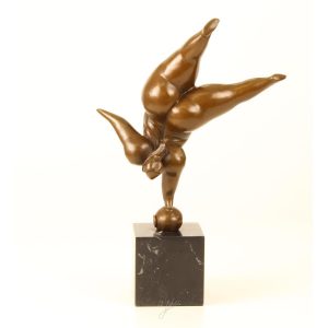 Balancerende dame Bronzen beeldje Dikke dames 33,5 cm hoog