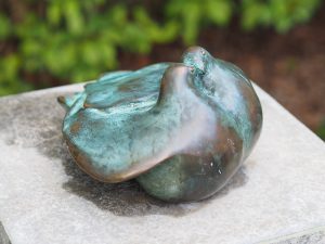 Tuinbeeld - bronzen beeld - 2 duiven - Bronzartes - 11 cm hoog