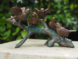 Tuinbeeld - bronzen beeld - 5 Vogels op tak          - Bronzartes - 19 cm hoog