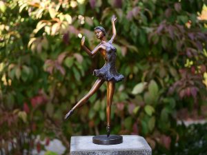 Tuinbeeld - bronzen beeld - Ballerina bruin - Bronzartes - 51 cm hoog