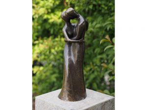 Tuinbeeld - bronzen beeld - Modern liefdespaar - Bronzartes - 48 cm hoog