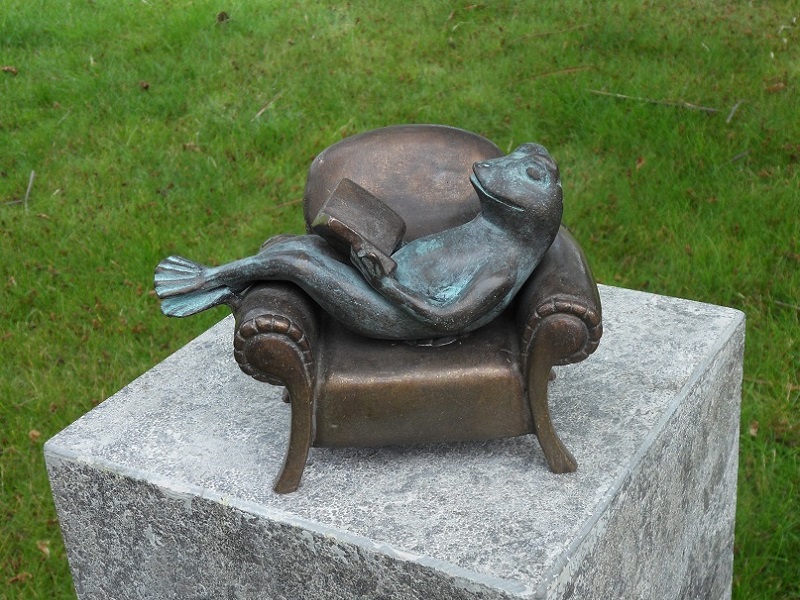 bleek Professor Nebu Tuinbeeld bronzen beeld - Kikker in luie stoel - Trendybywave.nl