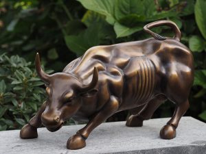 Tuinbeeld - bronzen beeld - Wall street bull - Bronzartes - 24 cm hoog