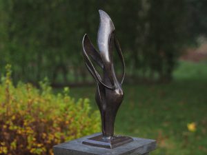 Tuinbeeld - modern bronzen beeld - Abstract liefdespaar - Bronzartes - 45 cm hoog