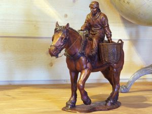 Tuinbeeld - bronzen beeld - Garnaalvisser te paard - 28 cm hoog