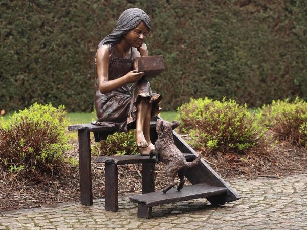 Tuinbeeld - bronzen beeld - Meisje op trap - 102 cm hoog