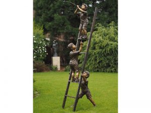 Tuinbeeld - bronzen beeld - 3 Kinderen op ladder - 240 cm hoog