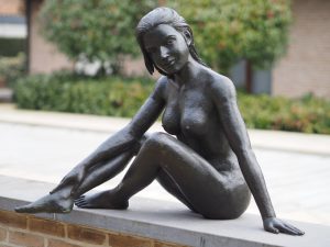 Tuinbeeld - bronzen beeld - Naakte vrouw - 67 cm hoog Bronzartes