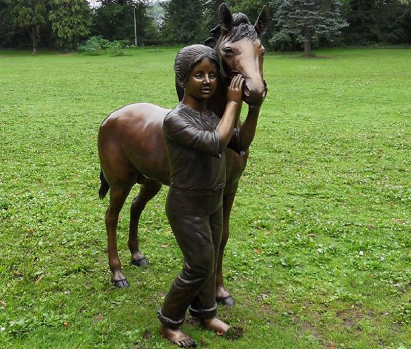 Tuinbeeld - bronzen beeld - Meisje met pony - 125 cm hoog