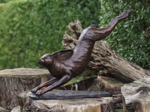 Tuinbeeld - bronzen beeld - Rennende haas - 85 cm hoog