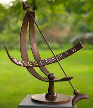 Tuinbeeld - bronzen beeld - Zonnewijzer - Bronzartes - 49 cm hoog