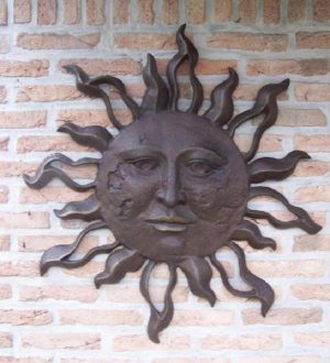 Tuinbeeld - bronzen beeld - Grote zon muurdecoratie - Bronzartes - 75 cm hoog