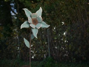 Tuinsteker - Grote bloem licht groen - 185 cm hoog