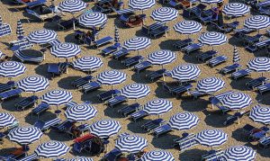 glasschilderij parasols strand | wanddecoratie | Summer Time 004| 118x70cm Wandkraft