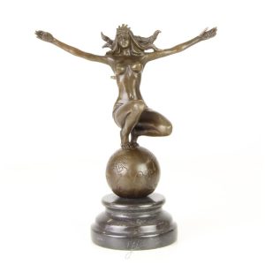 "On top of the world" - Bronzen beeld - sculptuur - h25,3 cm