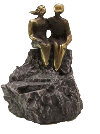 Brons beeld Liefdes sculptuur “Bewondering voor elkaar”op kunsthars sokkel H 12 cm Martinique