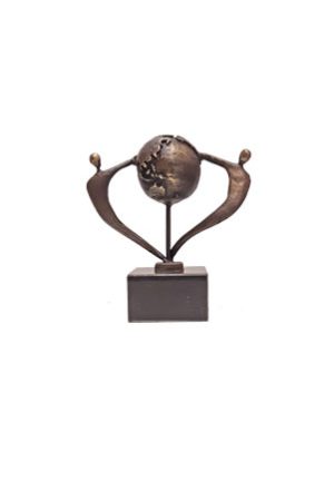 Brons beeld Sculptuur als wereldbol “Samen iets moois bereiken” H 15 cm Martinique