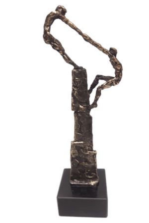 Brons beeld Zakelijk sculptuur “Klimmen naar de top” H 25 cm Martinique