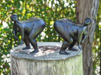 Tuinbeeld - bronzen beeld - Dikke dame rechts