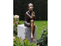 Tuinbeeld - bronzen beeld - Denkend meisje
