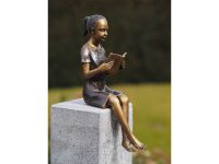 Tuinbeeld - bronzen beeld - Klein lezend meisje