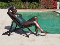 Tuinbeeld - bronzen beeld - Zonnende vrouw