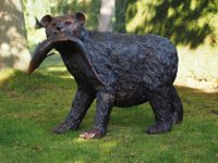 Tuinbeeld - bronzen beeld - beer met vis