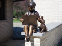 Tuinbeeld - bronzen beeld - Lezend meisje