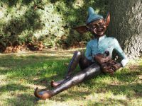 Tuinbeeld - bronzen beeld - pixie met masker