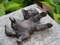 Tuinbeeld - bronzen beeld - Kat met vlinder