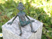 Tuinbeeld - bronzen beeld - Zittende pixie