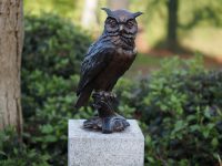Tuinbeeld - bronzen beeld - Uil op stam