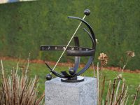 Tuinbeeld - bronzen beeld - Moderne zonnewijzer 'wave'